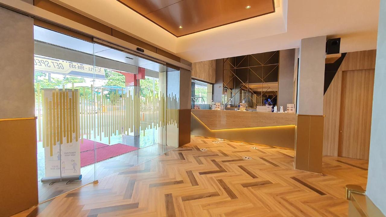 Classie Hotel Palembang Exterior photo
